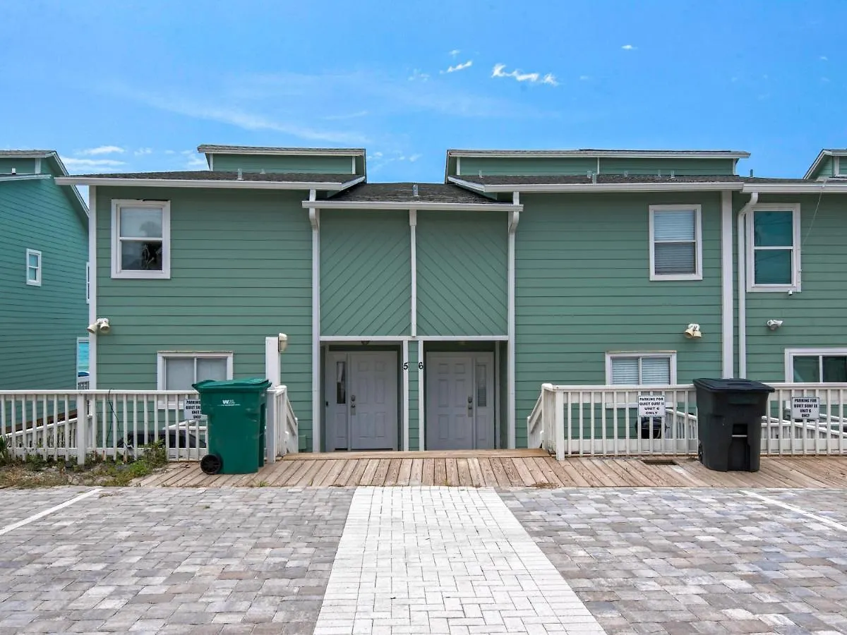 Quiet Surf Townhomes II #5 By Newman-Dailey دستين